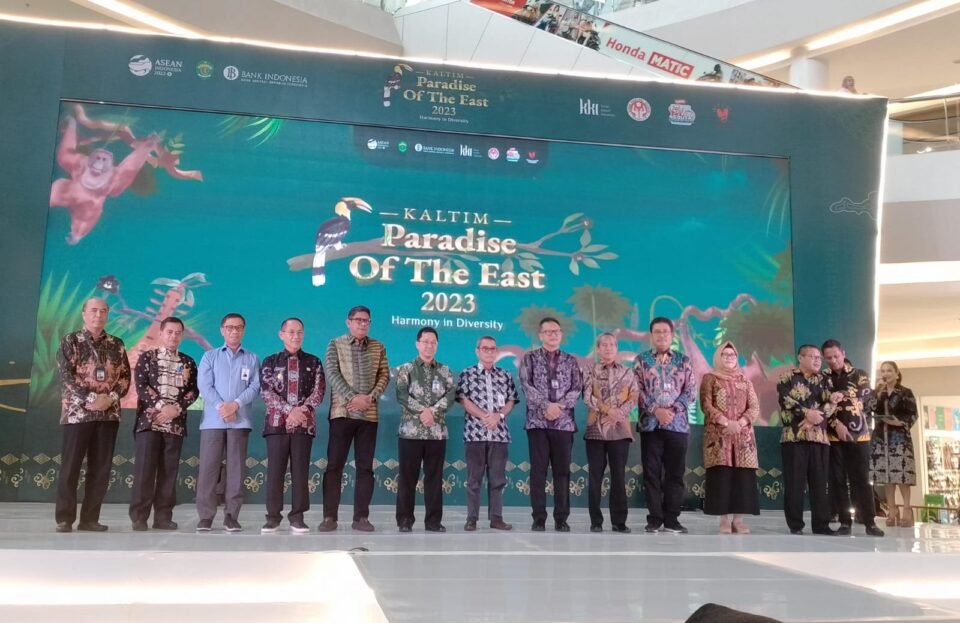 Kalimantan Timur (Kaltim) Paradise Of The East 2023 dengan tajuk "Harmony in Diversity" di Atrium Bigmall Samarinda.