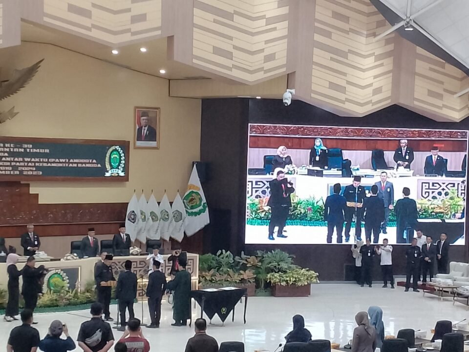 Pengucapan sumpah atau janji Pengganti Antar Waktu (PAW) anggota DPRD Provinsi Kaltim, Rabu (1/11/2023).